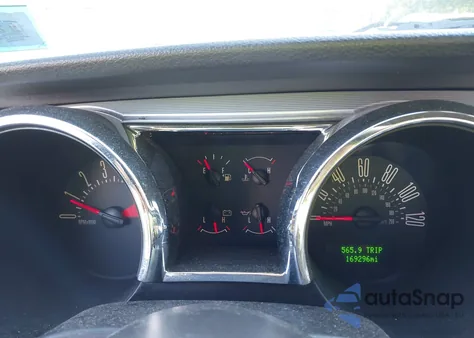 2007 Ford Mustang V6 Deluxe/V6 Premium z USA, uszkodzony, nr VIN 1ZVHT80N475223589